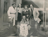 Ein Jahr Atelier Nacken. Heinz Nacken (oben rechts) mit Mitarbeitern und Familie